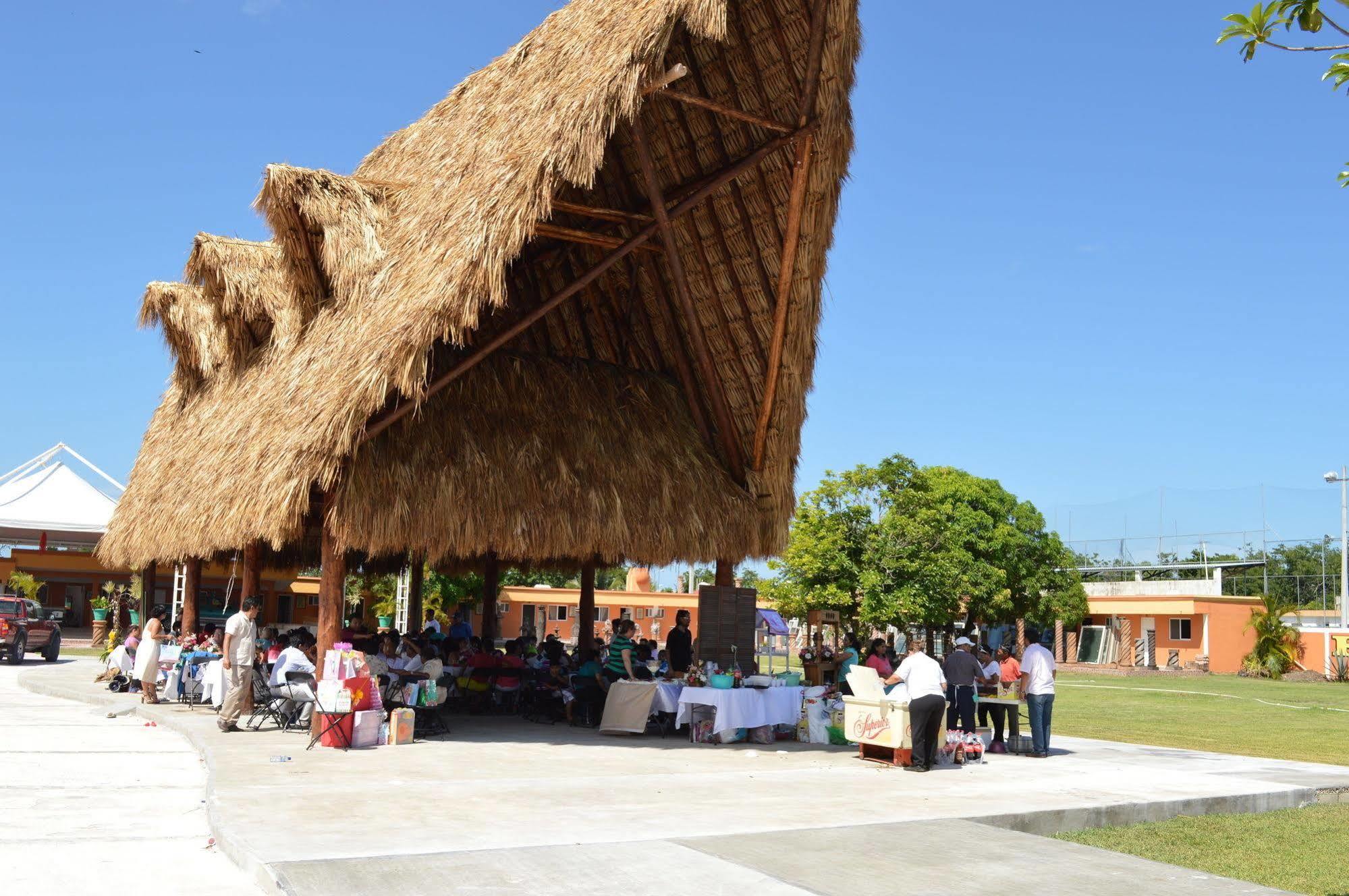 Hotel Hacienda Ixtlan Cozumel Bagian luar foto